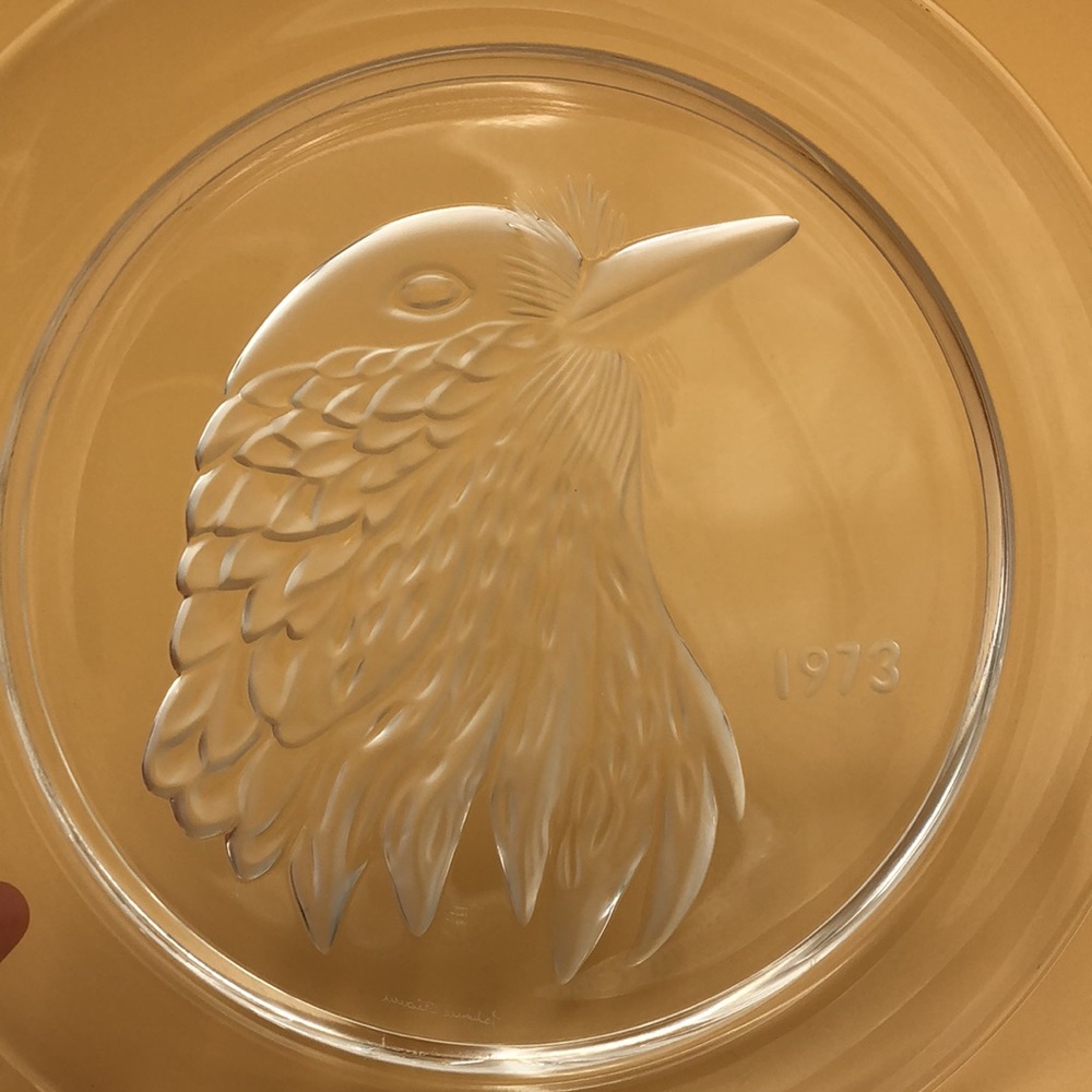 Lalique 1973 annual plate with petit jayling bird